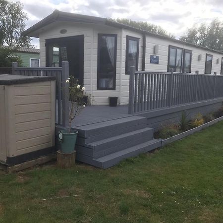 Beautiful 2 Bedroom Caravan On Billing Aquadrome Northampton Dış mekan fotoğraf