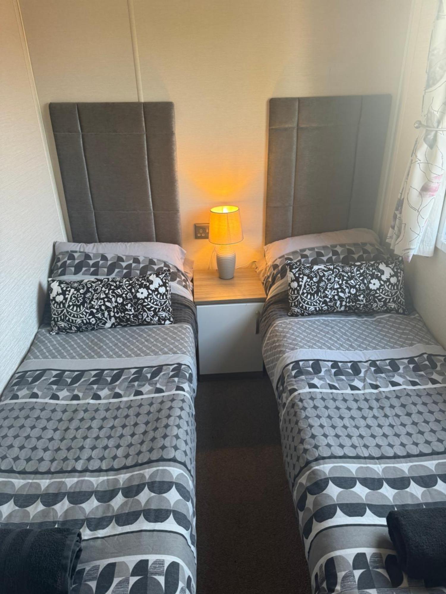 Beautiful 2 Bedroom Caravan On Billing Aquadrome Northampton Dış mekan fotoğraf